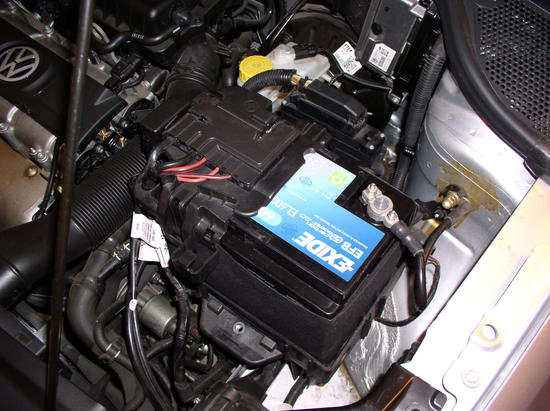 Замена аккумулятора — Volkswagen Polo Sedan, 1,6 л, 2013 года ...