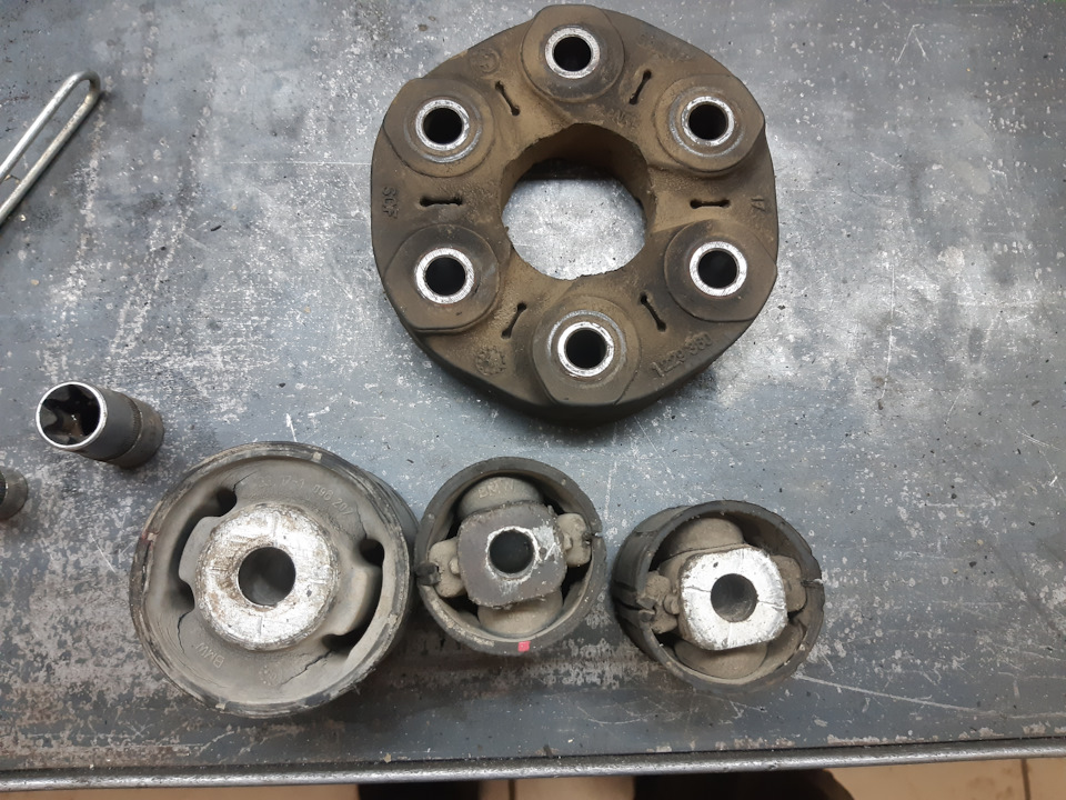 Салинблоки заднего редуктора — BMW X5 (E53), 3 л., 2005 года | своими ...