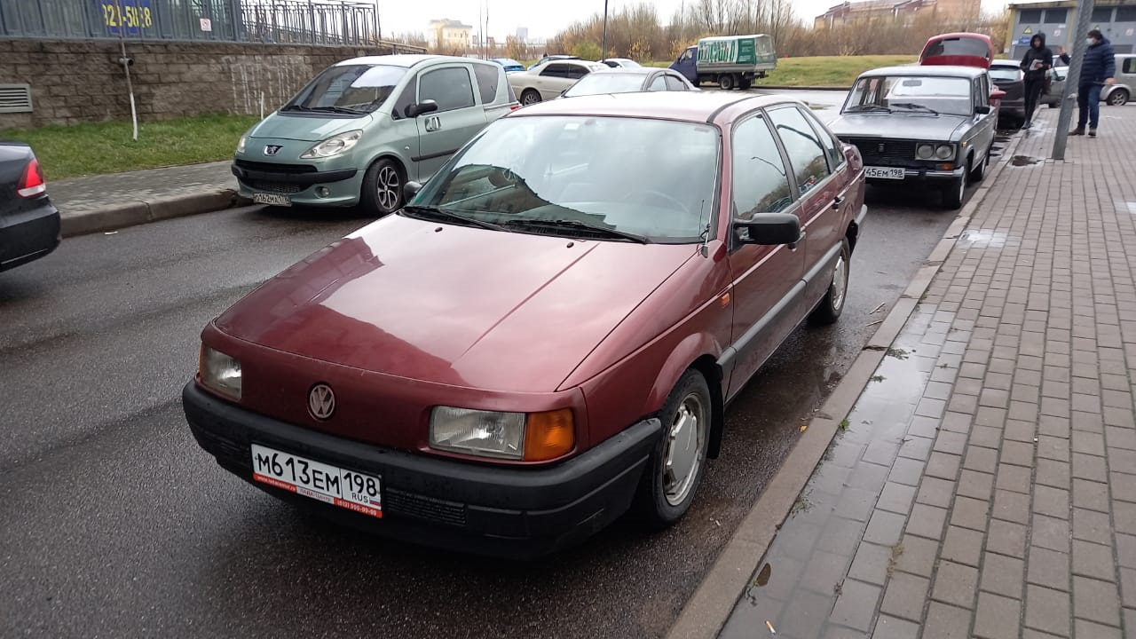 Volkswagen Passat B3 1.8 бензиновый 1991 | Вишнёвый на DRIVE2