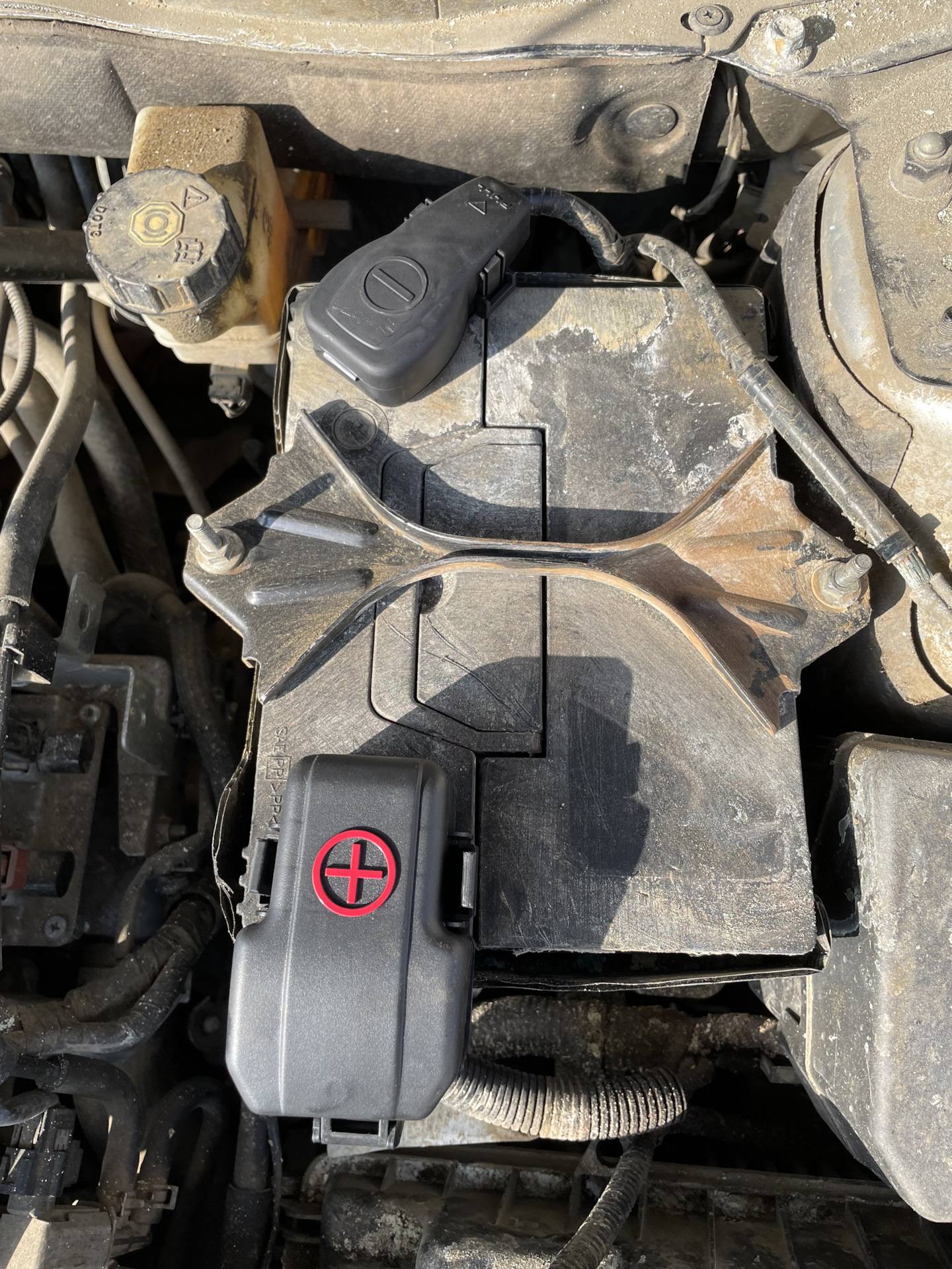 Замена плюсовой клеммы аккумулятора — Mazda 6 (2G) GH, 2 л, 2012 года ...