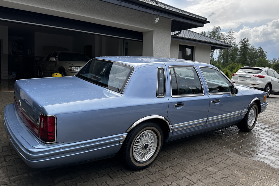 Lincoln Town car long