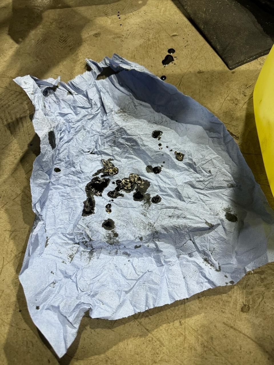 Алюминиевая стружка в поддоне двигателя. — Toyota Land Cruiser 200, 4,5 ...