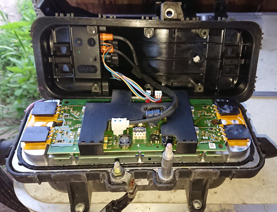 что же там под крышкой… — Nissan Leaf (1G)