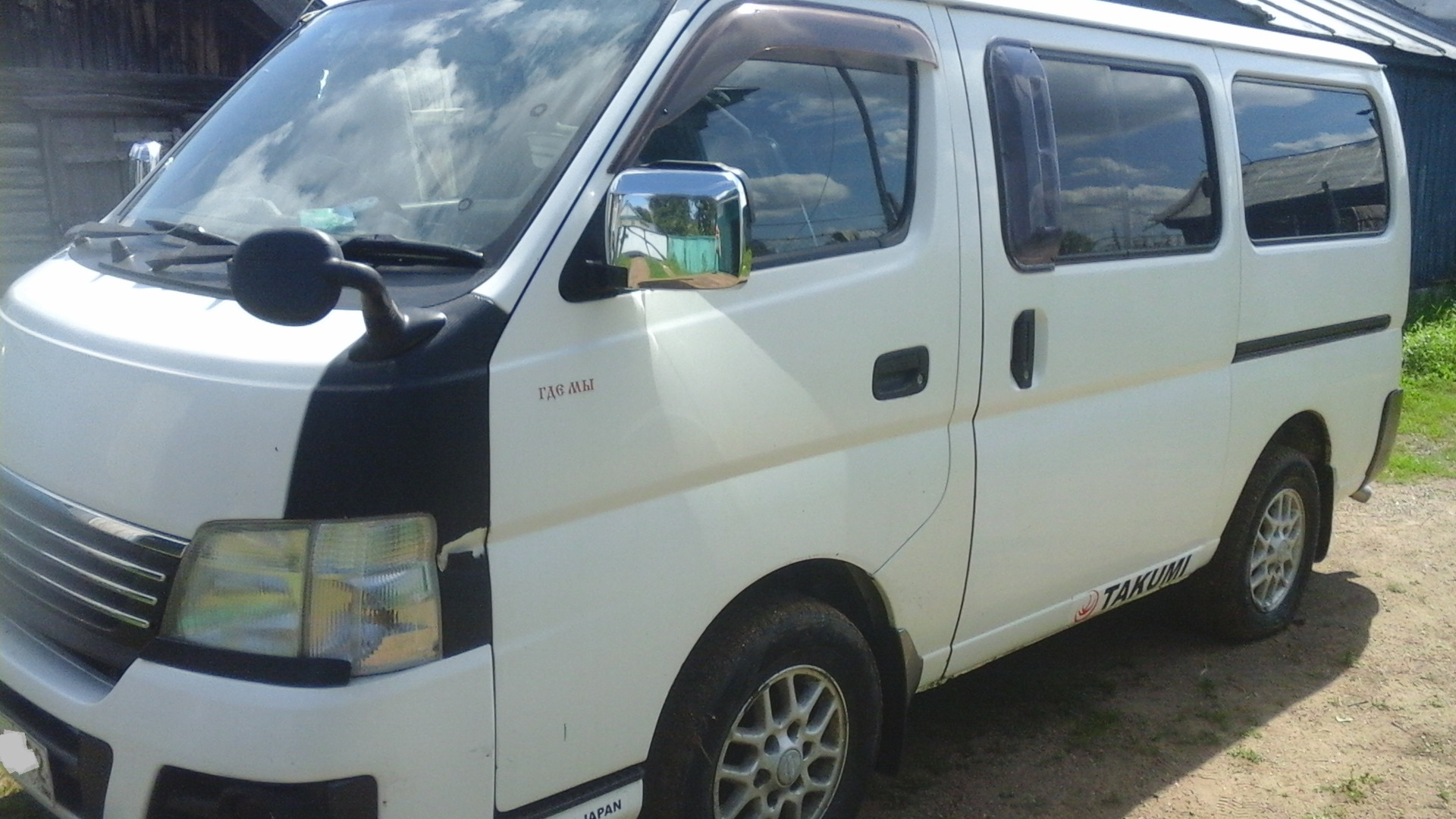 Nissan Caravan Elgrand.