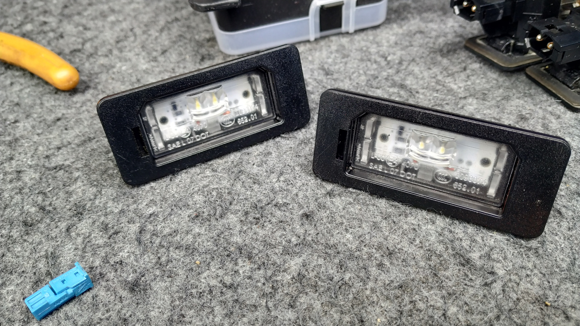 335i. LED освещение номерного знака, ручка крышки багажника и новые фонари.  — BMW 3 series Coupe (E92), 3 л, 2006 года, своими руками