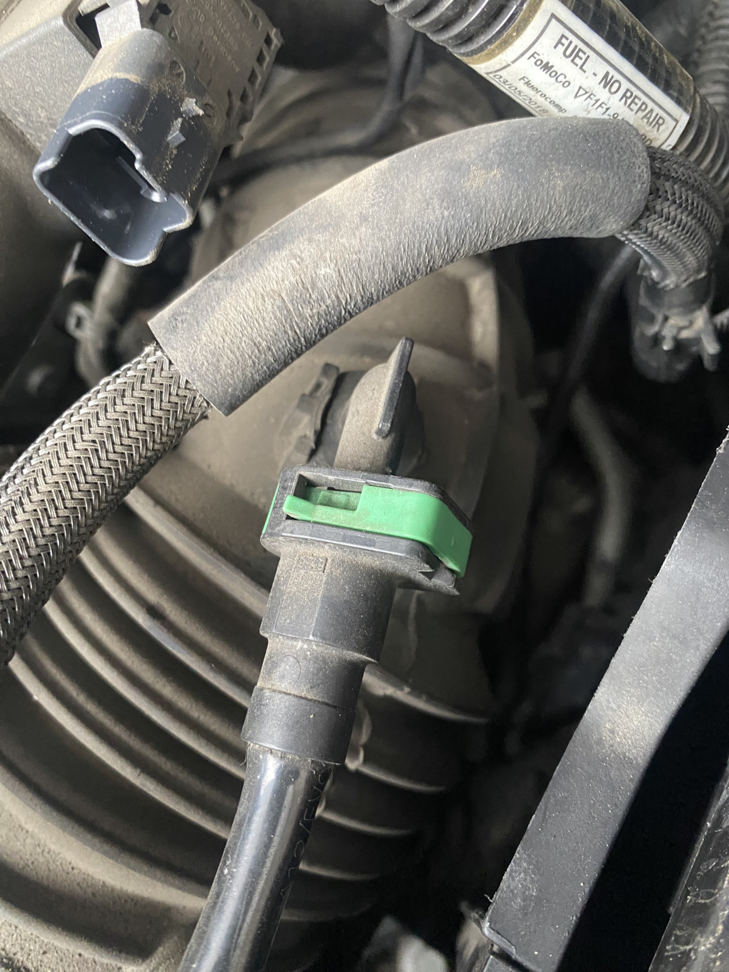 3. Адсорбер форд фокус 3. Клапан абсорбера форд фокус. Абсорбер форд фокус 2. Клапан адсорбера форд фокус 3.