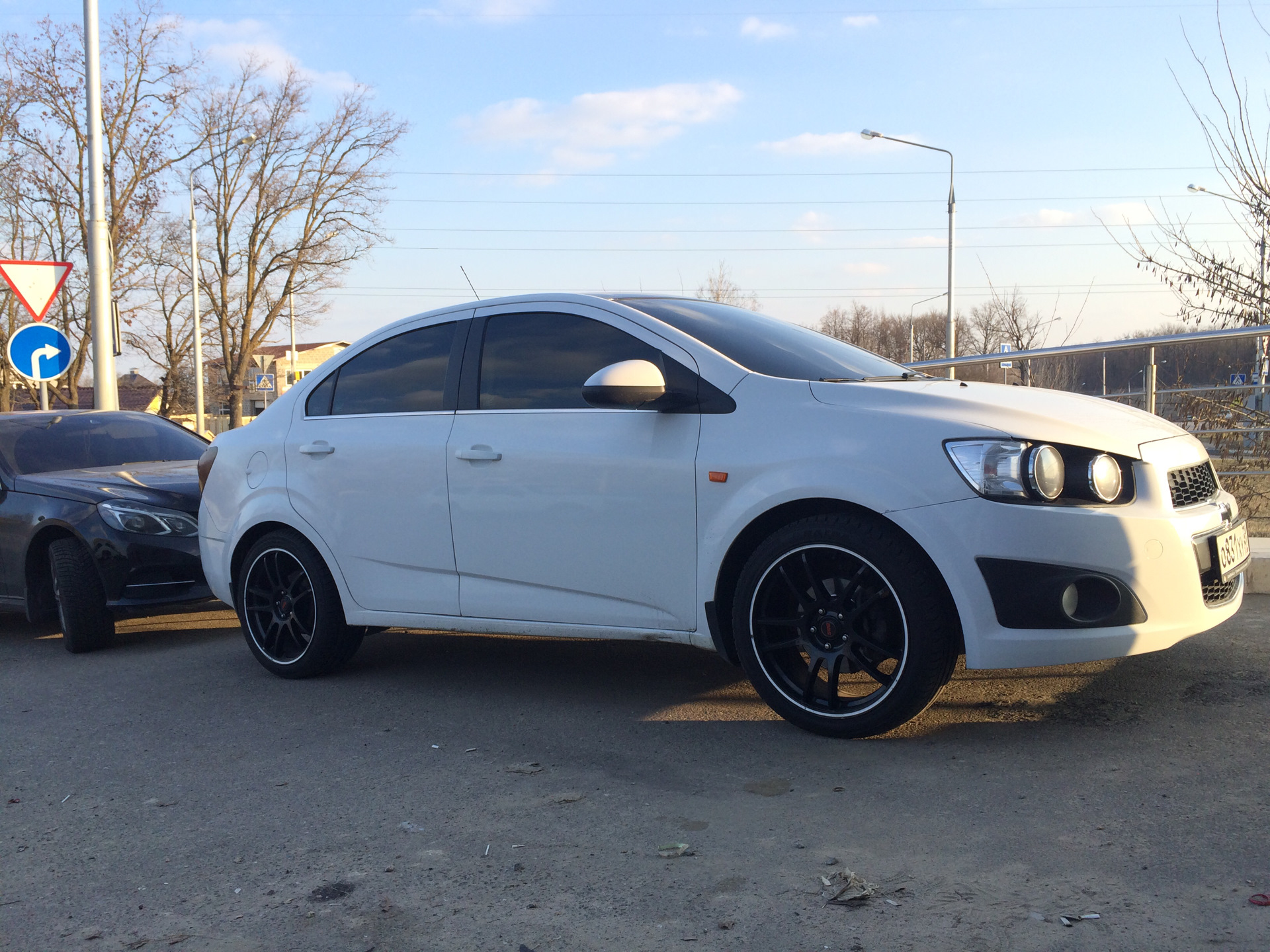 Шины шевроле авео т300. Шевроле Авео r18 диски. 225 45 R18 Авео т300. Шевроле Авео колеса 16 радиус.