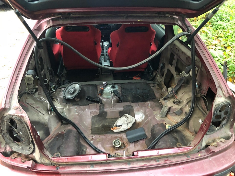 Вода в багажнике — Honda Civic Hatchback (6G), 1,6 л, 1997 года ...