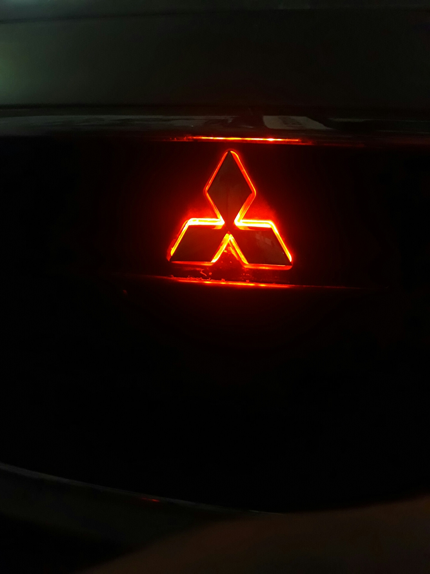 Лансер логотип. Мицубиси лансер 9 значок. Mitsubishi lancer 10 logo. Заставка митсубиси. Lancer значок.