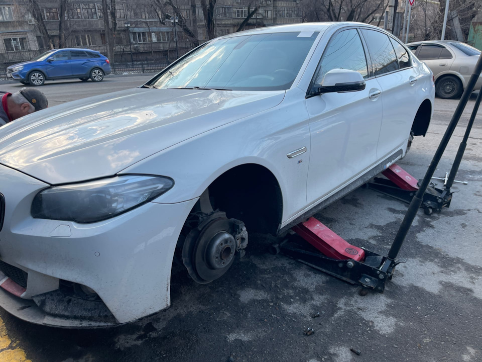 Шишка на резине BMW 5, F10 — BMW 5 series (F10), 1,9 л, 2014 года ...