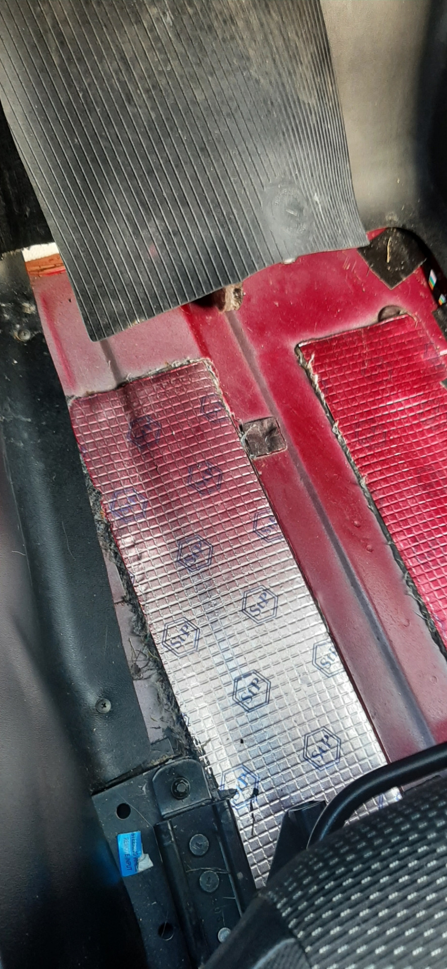 Глава 13. Hella Rallye 3000 или да будет свет. Течет лобовое, запах ...