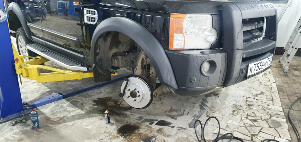 Замена тормозных дисков и переборка суппортов Дискавери 3 — Land Rover ...