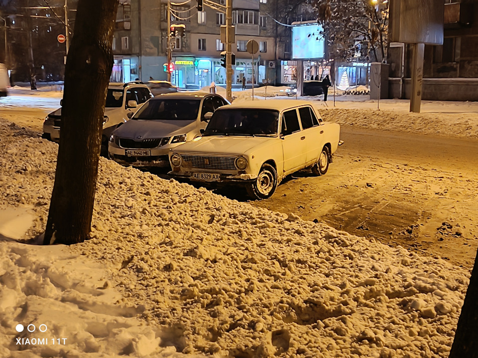 Чистили дороги. — Lada 21011