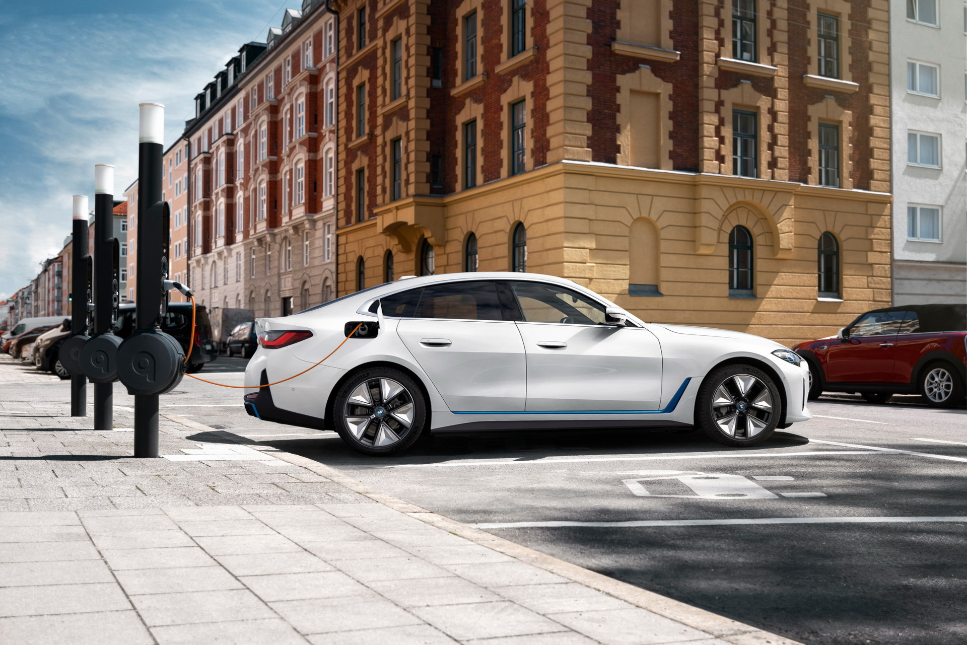 BMW i4 гараж