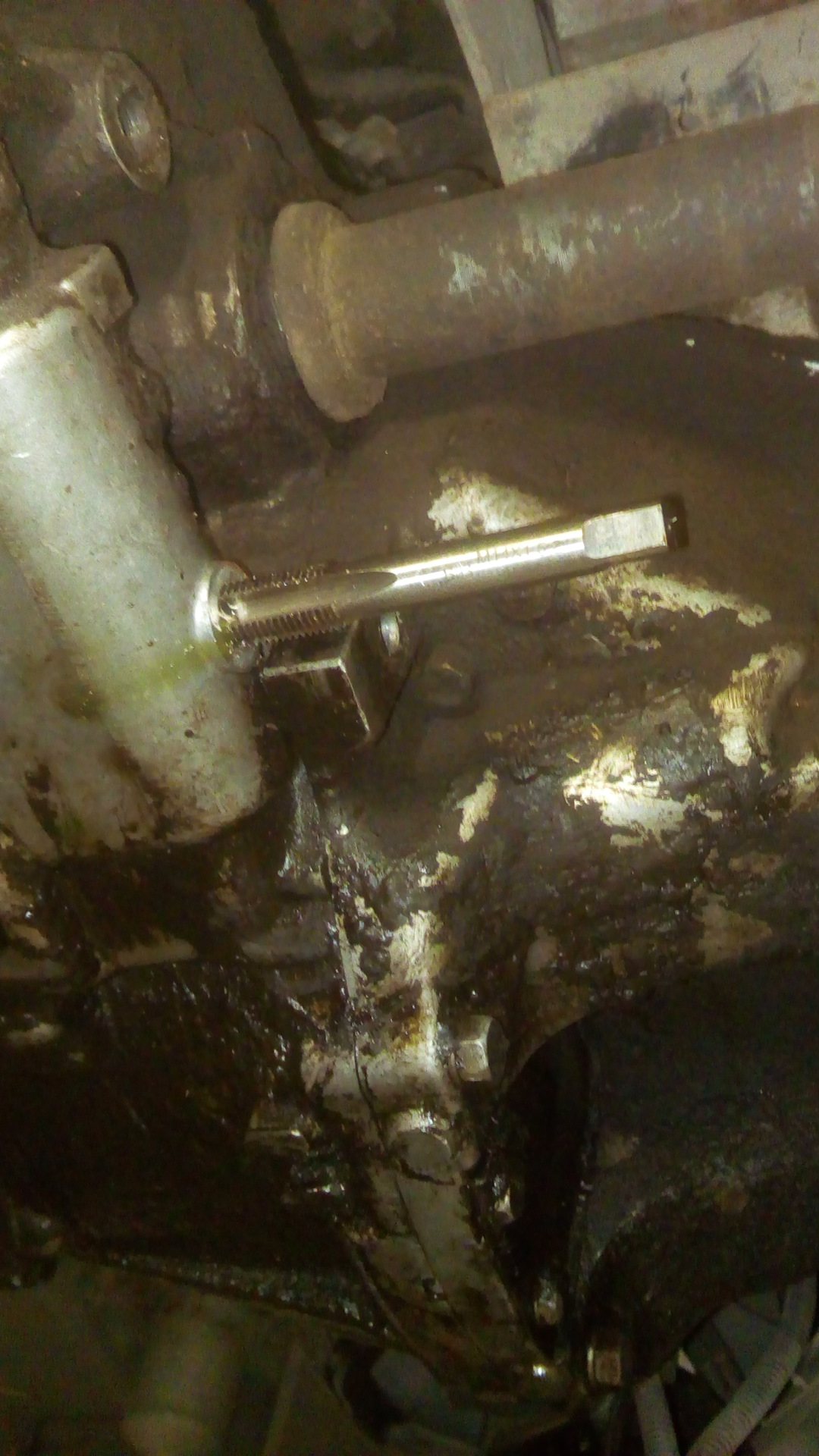 Сорвал резьбу сливной пробки мкпп — Nissan Maxima QX (A33), 2 л, 2001 ...