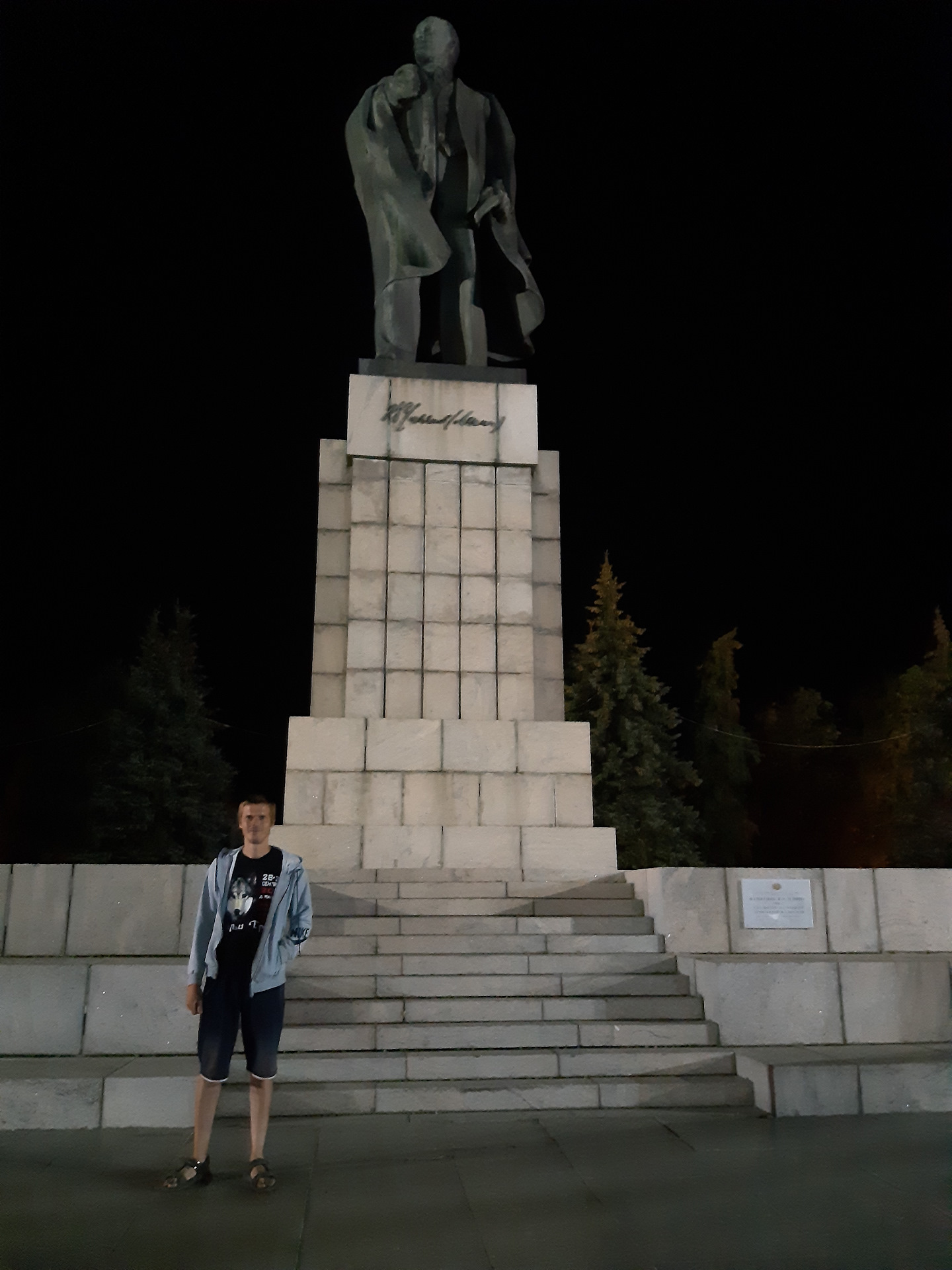 Вася решил прогуляться по городу 9 км. Вася решил прогуляться по городу 9 км