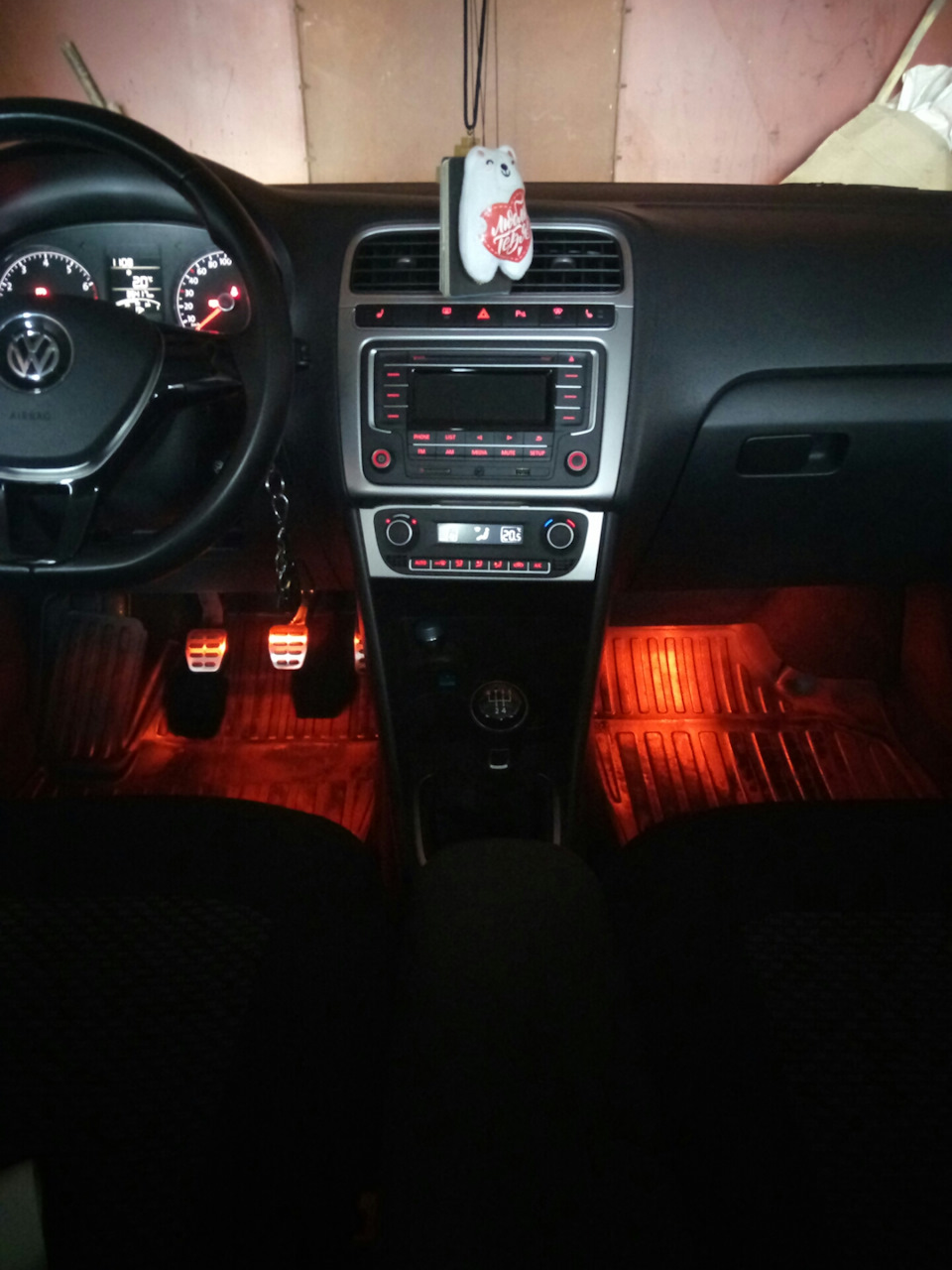 Подсветка в ноги спорт +10л.с. — Volkswagen Polo Sedan, 1,6 л, 2017 ...