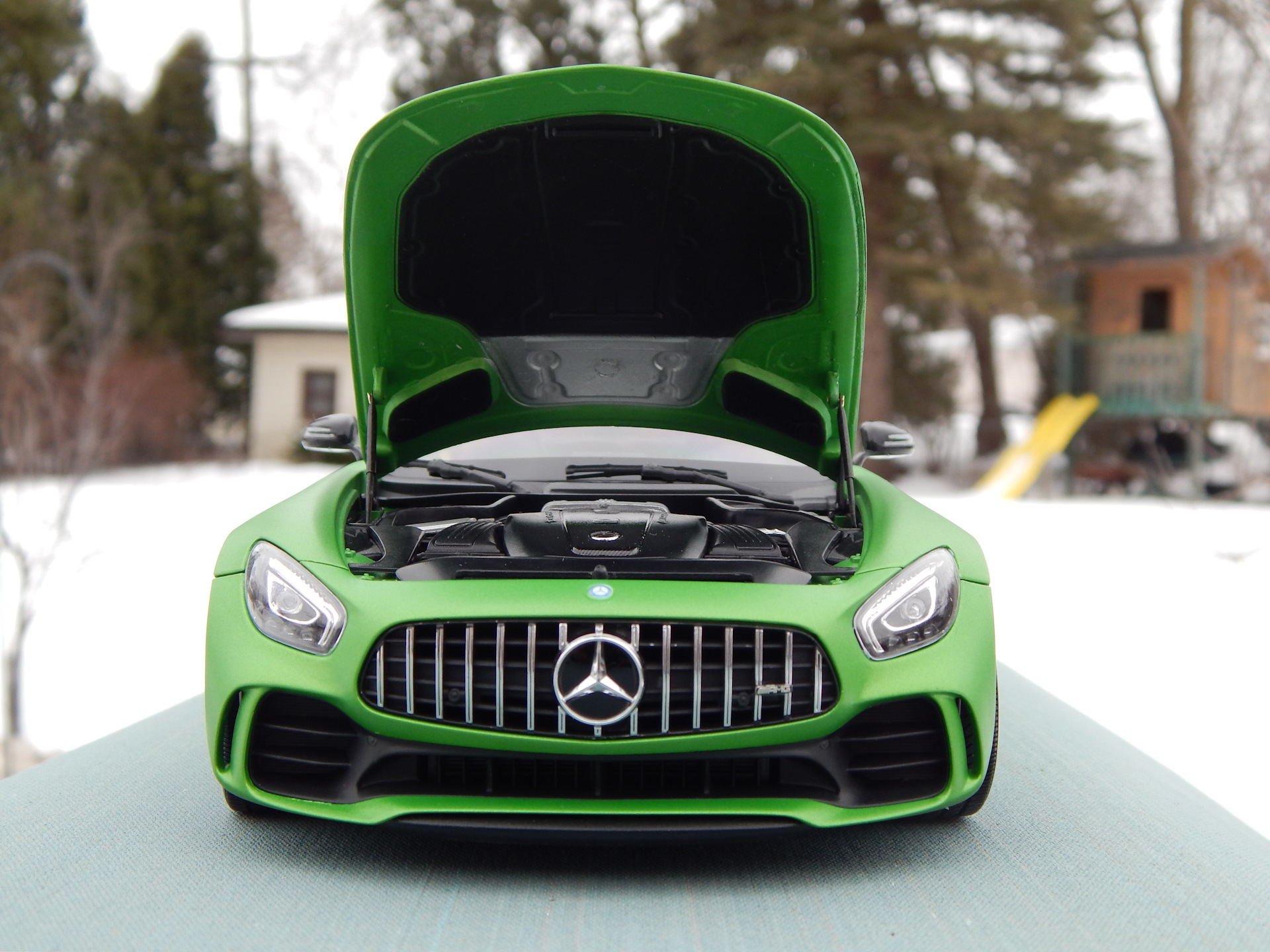 Mercedes Benz AMG gt r190