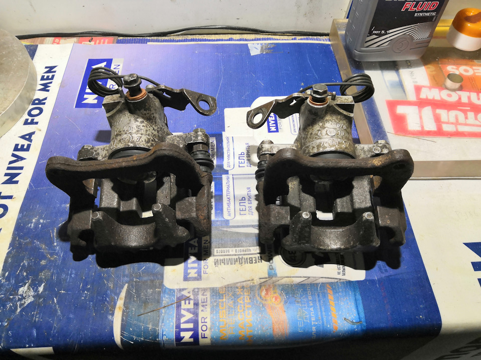 Задние суппорта от Аudi A6 C 5. Bremssättel hinten vom Audi A6 C5 ...