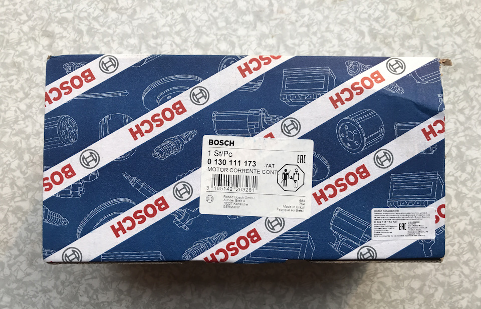 Привезли наконец-то моторчик для вентилятора печки 🤦🏼‍♂️мой поставщик .удак ОЧЕНЬ долго вёз, старый мотор (тот что обиделся и умер) — воскрес и заработал с прежним рвением 😂 но это не снимает планы по замене👌 — Audi Allroad (C5). Запчасти на фото: 0130111173