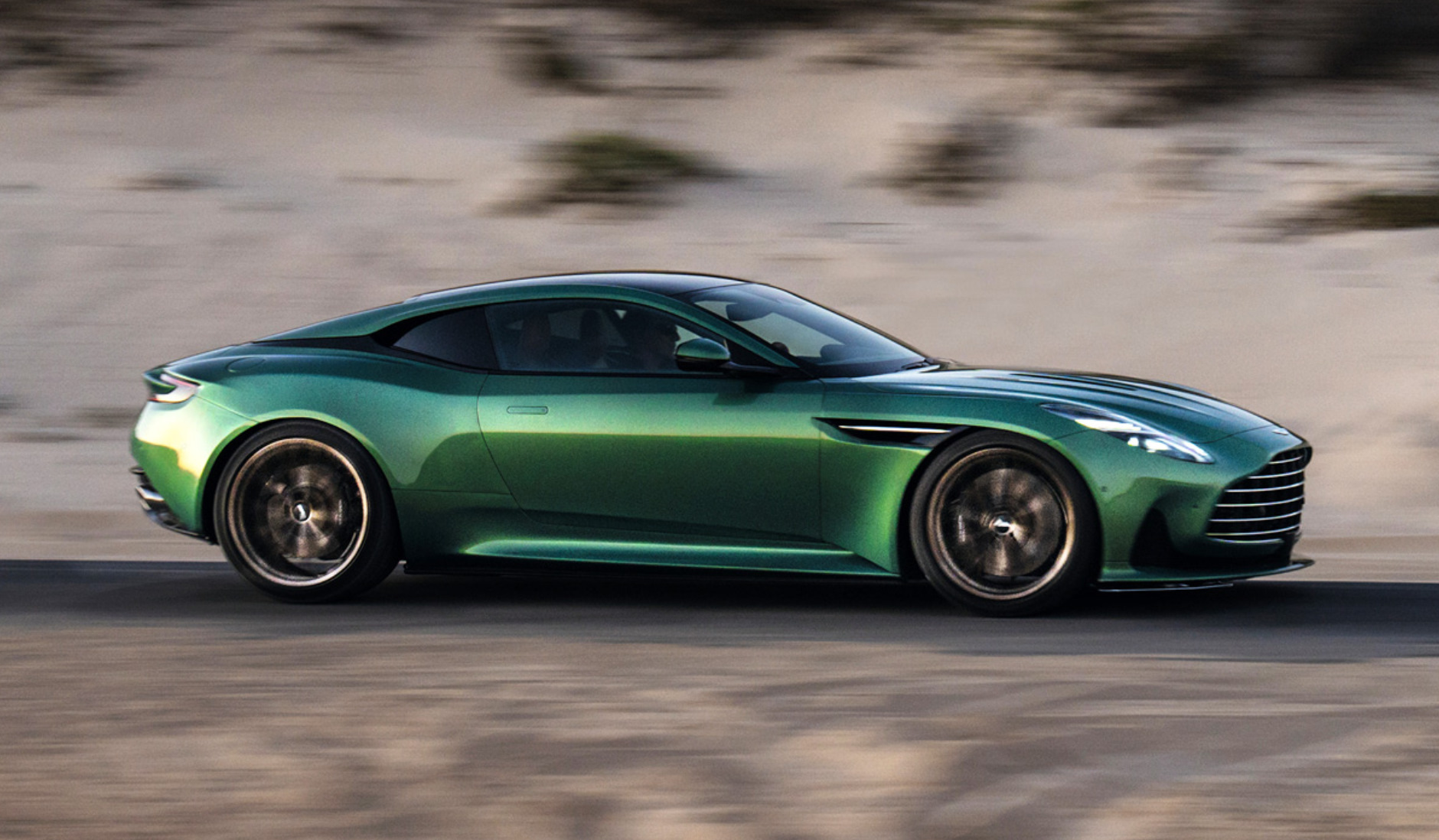 Aston Martin Vantage v12 Interior