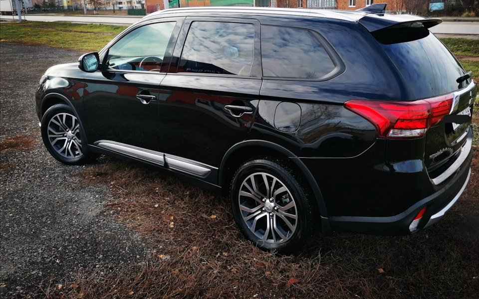 Установка спойлера — Mitsubishi Outlander (3G), 2,4 л, 2018 года ...