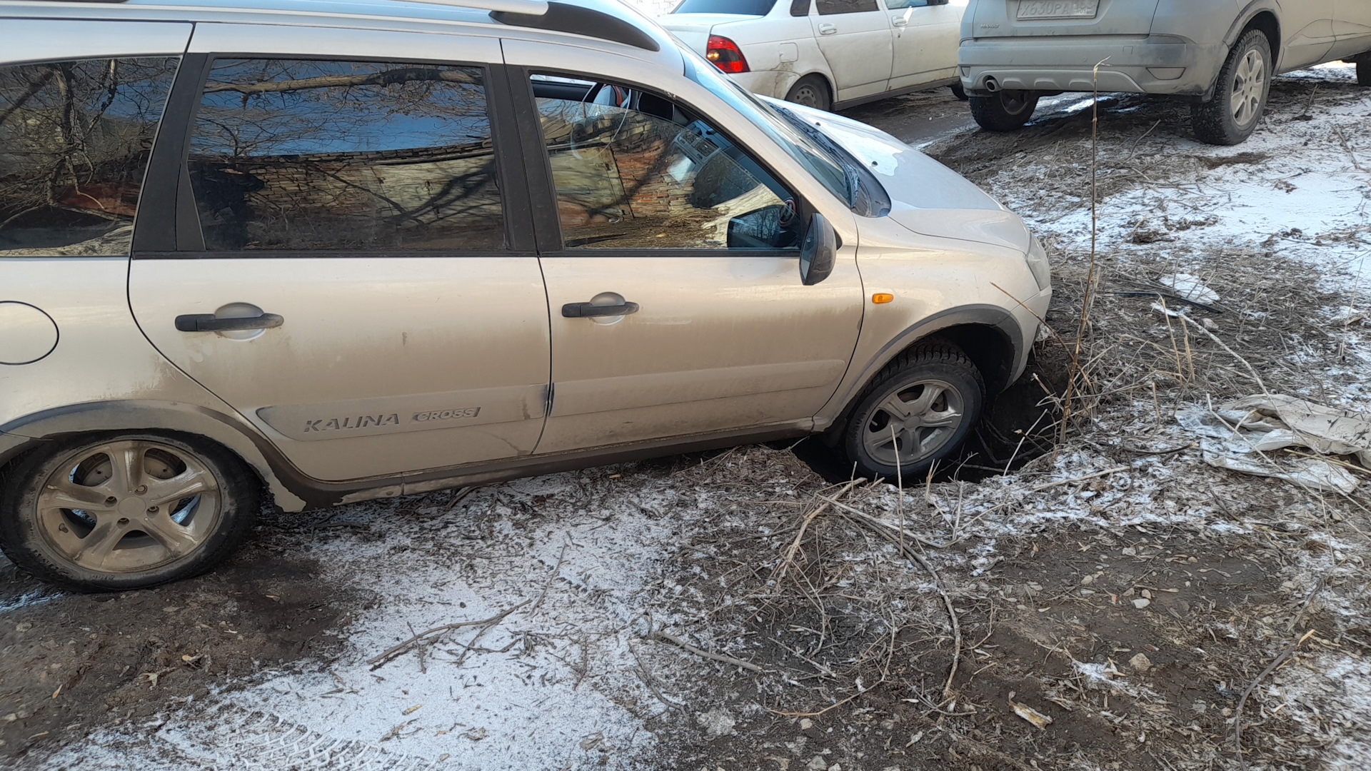 И на старуху бывает проруха. — Lada Kalina Cross, 1,6 л, 2015 года | ДТП |  DRIVE2