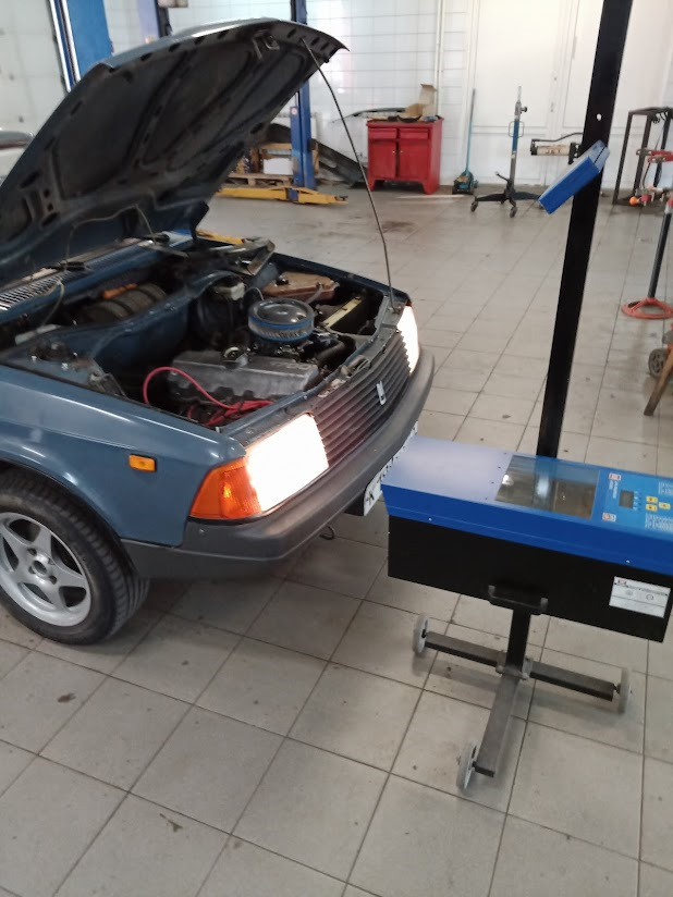 Замена ламп и регулировка фар. — Москвич 2141, 1,7 л, 1990 года ...