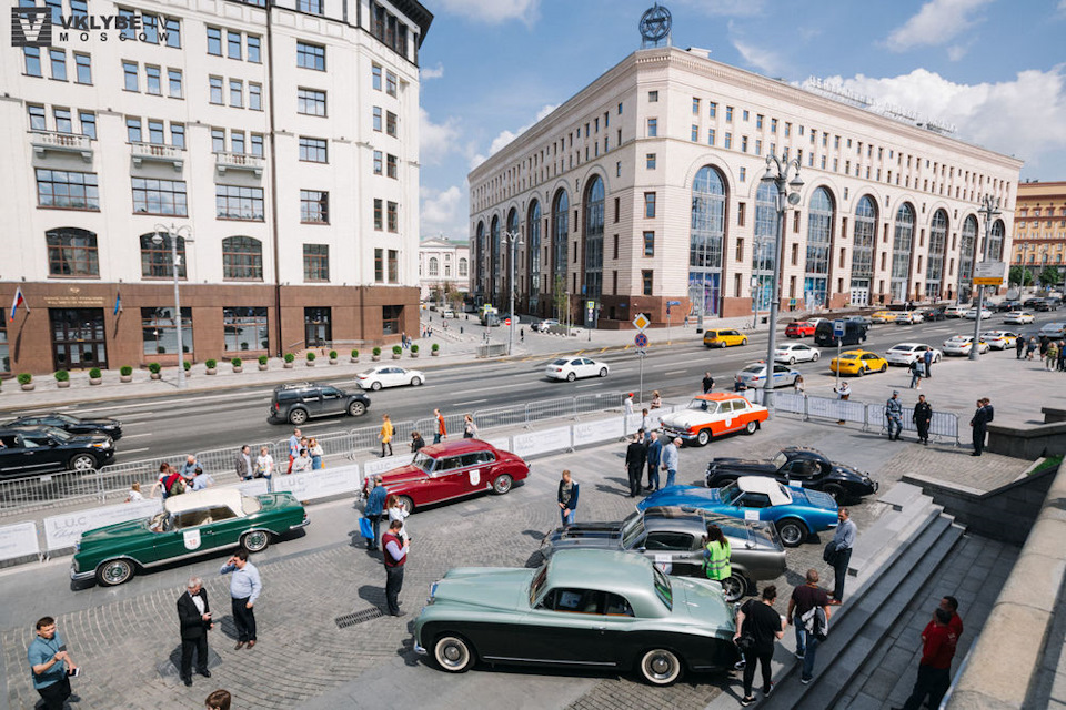 на парковке перед стартом — ALFA ROMEO 6C 2500SS