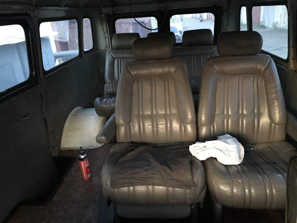 Сидушки на месте… и немало — немного тормозов… — УАЗ 452, 2,9 л, 1982 ...