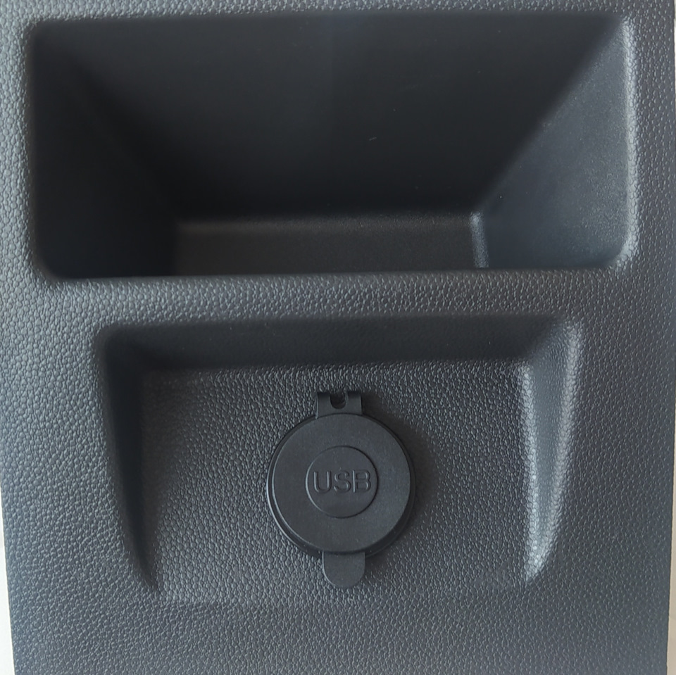 USB зарядка — Opel Zafira B, 1,8 л, 2010 года | стайлинг | DRIVE2
