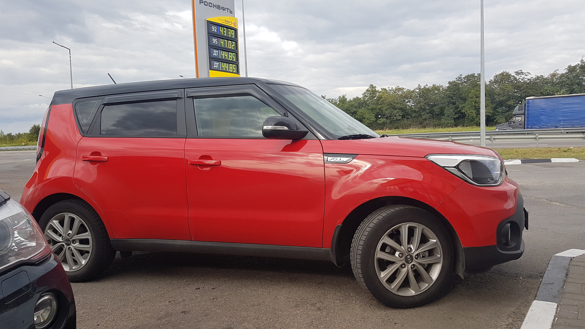 Kia Soul 1 Black with Red