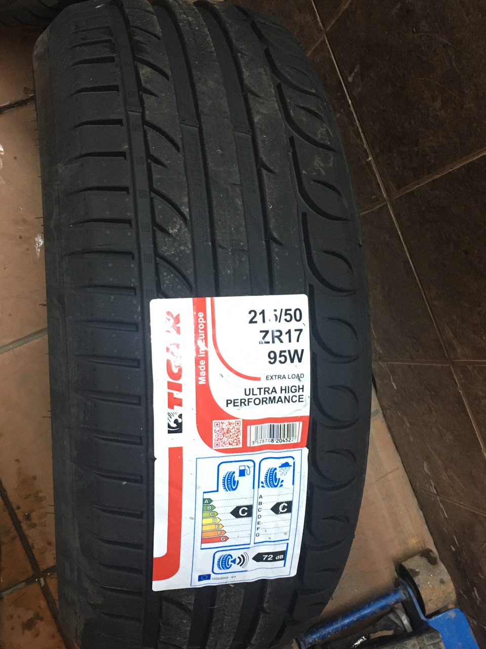 Описание на наклейке — Lada Vesta SW Cross (1G)