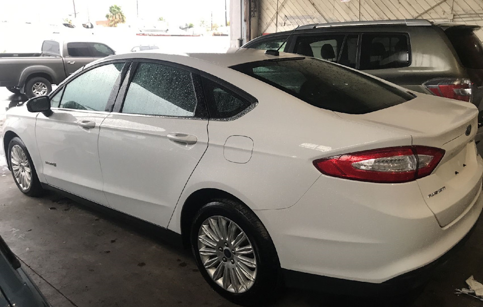 Фото в бортжурнале Ford Fusion Hybrid (2G)