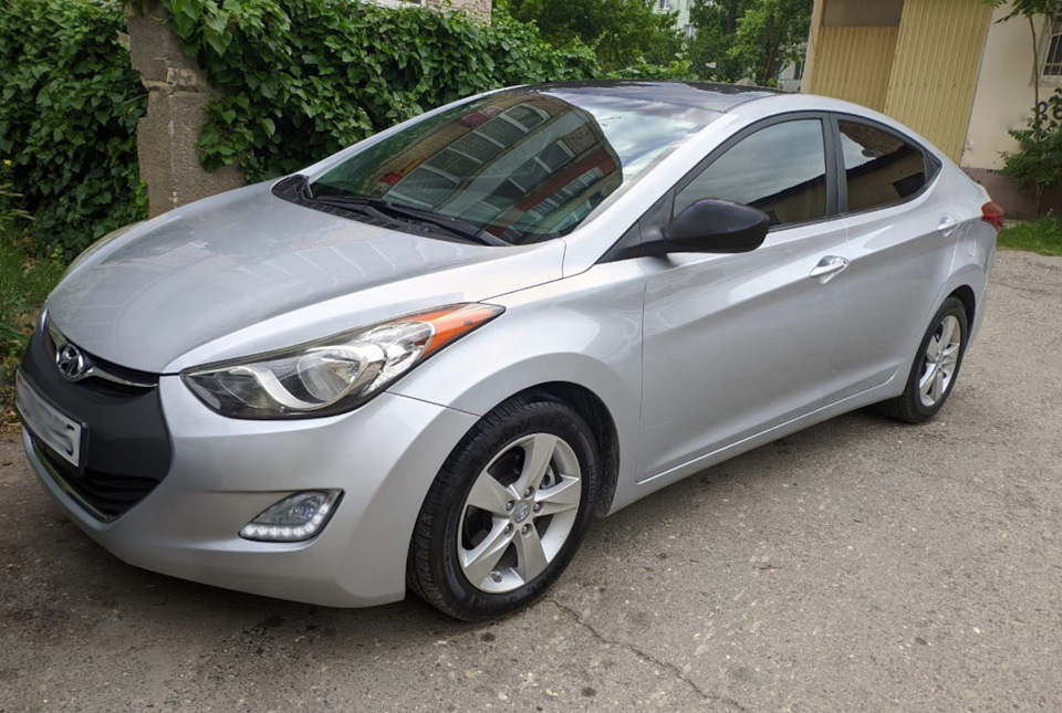 Хендай омск. Hyundai Elantra 2013. Hyundai Elantra 2012 1.6. Хендай Элантра 2013 года. Hyundai Elantra 2015 американка.