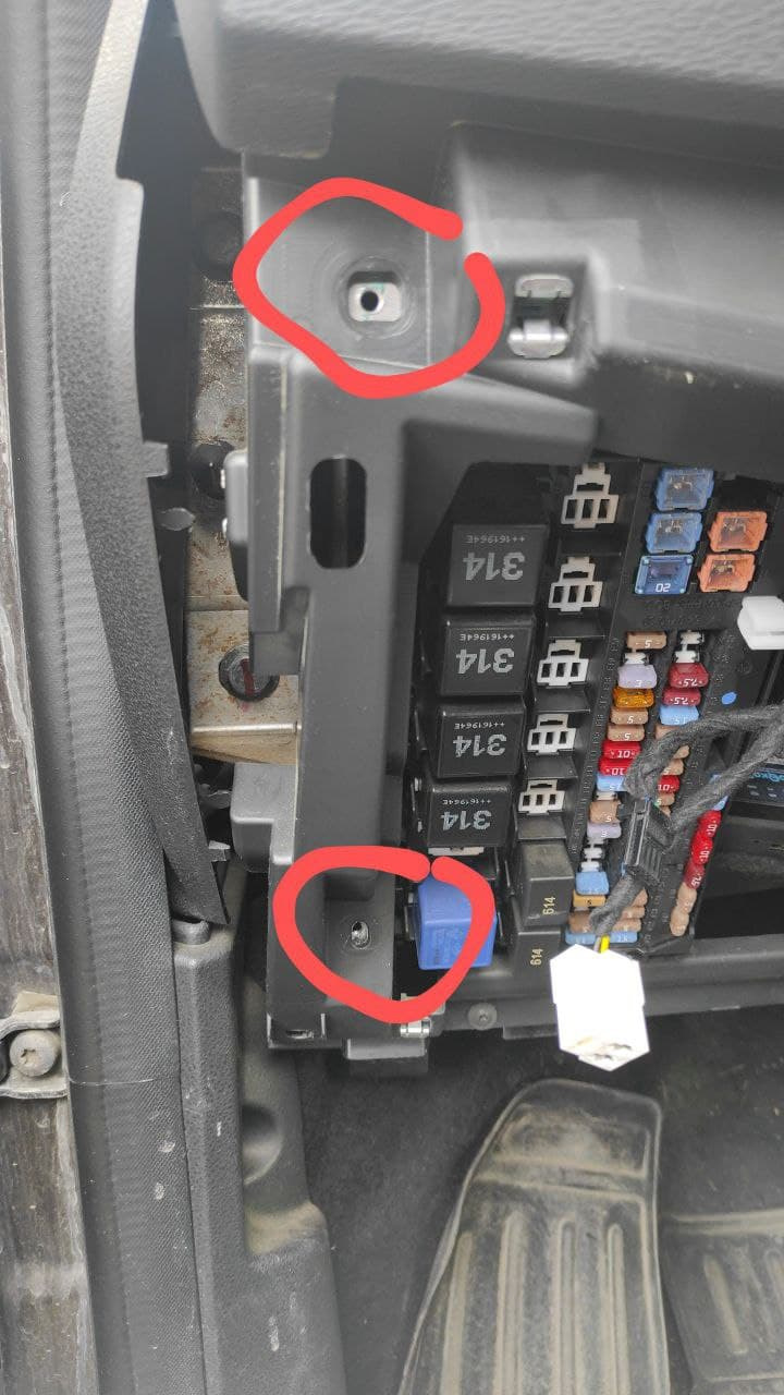 рамка блока предохранителей — Lada Vesta (1G)