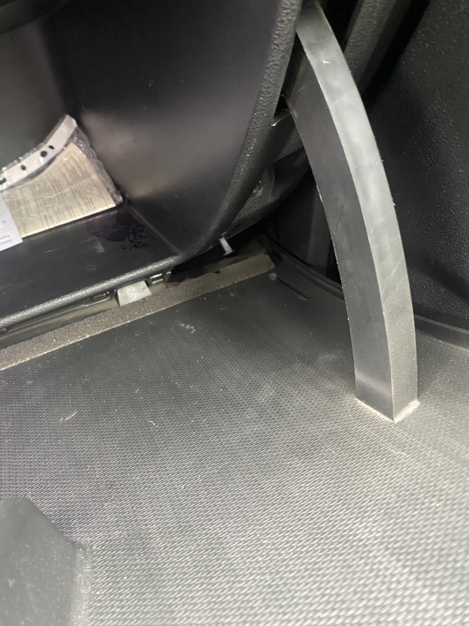 Свет в бардачке больше не светит постоянно. Мини доработка. — Lada ...