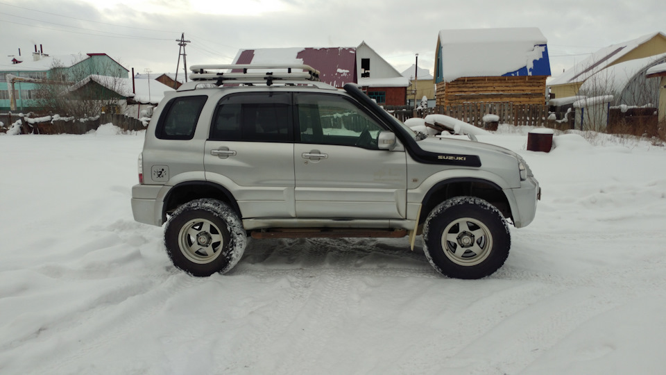 Эскудо j20a. Сузуки эскудо 2000. J20a эскудо. Эскудо Fis. Fis комплектация эскудо.