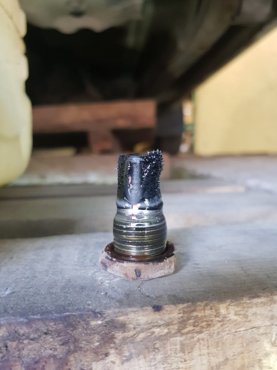 11. Замена сальника хвостовика и замена масла в заднем мосту ...