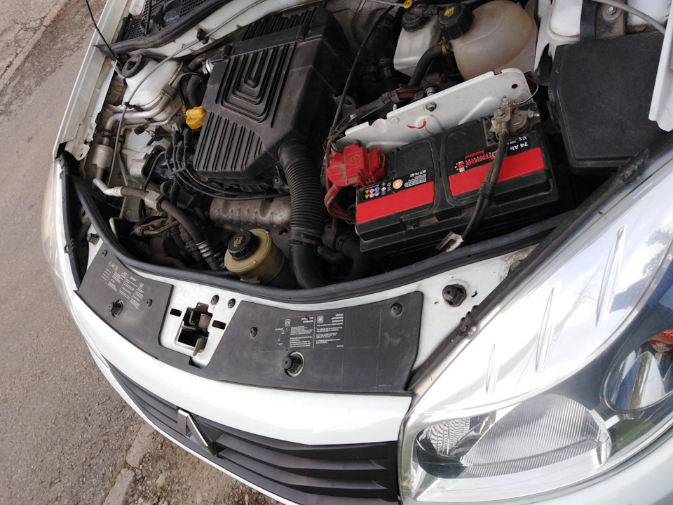 Резинка от девятки в капот — Renault Sandero 1G, 1,6 л, 2012 года ...