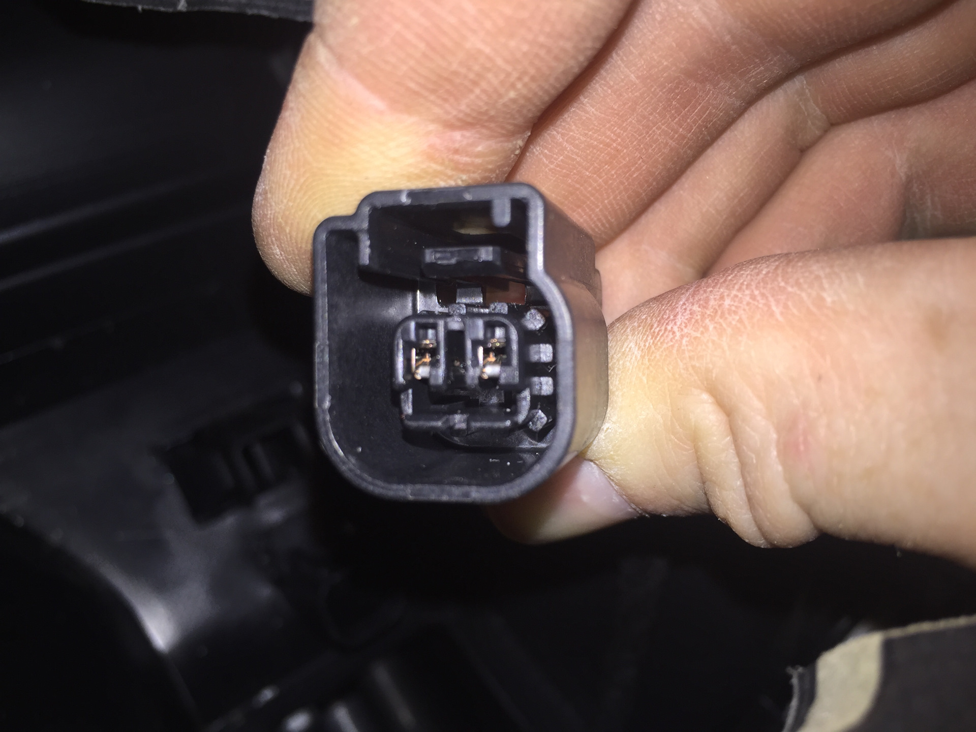 разъем фары форд фокус 3. разъем фары форд фокус 2 рестайлинг артикул. разъем фары форд мондео 4. фишка srs форд фокус 2. форд фокус 2 разъем блок фары.