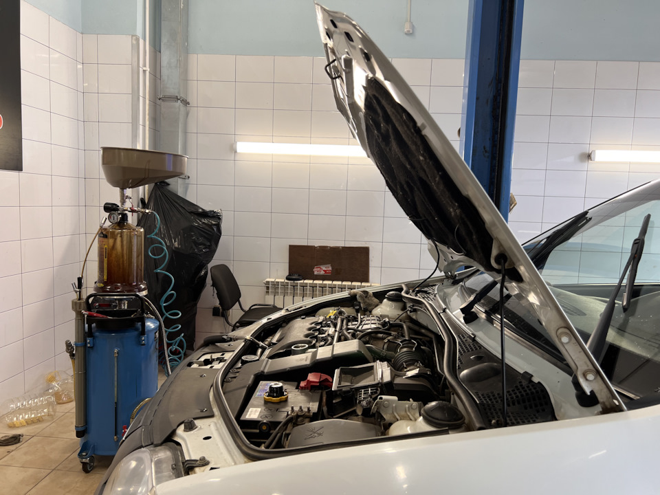 Попробуем Лукойл GENESIS ARMORTECH 5W-40 — Lada Largus Cross, 1,6 л ...