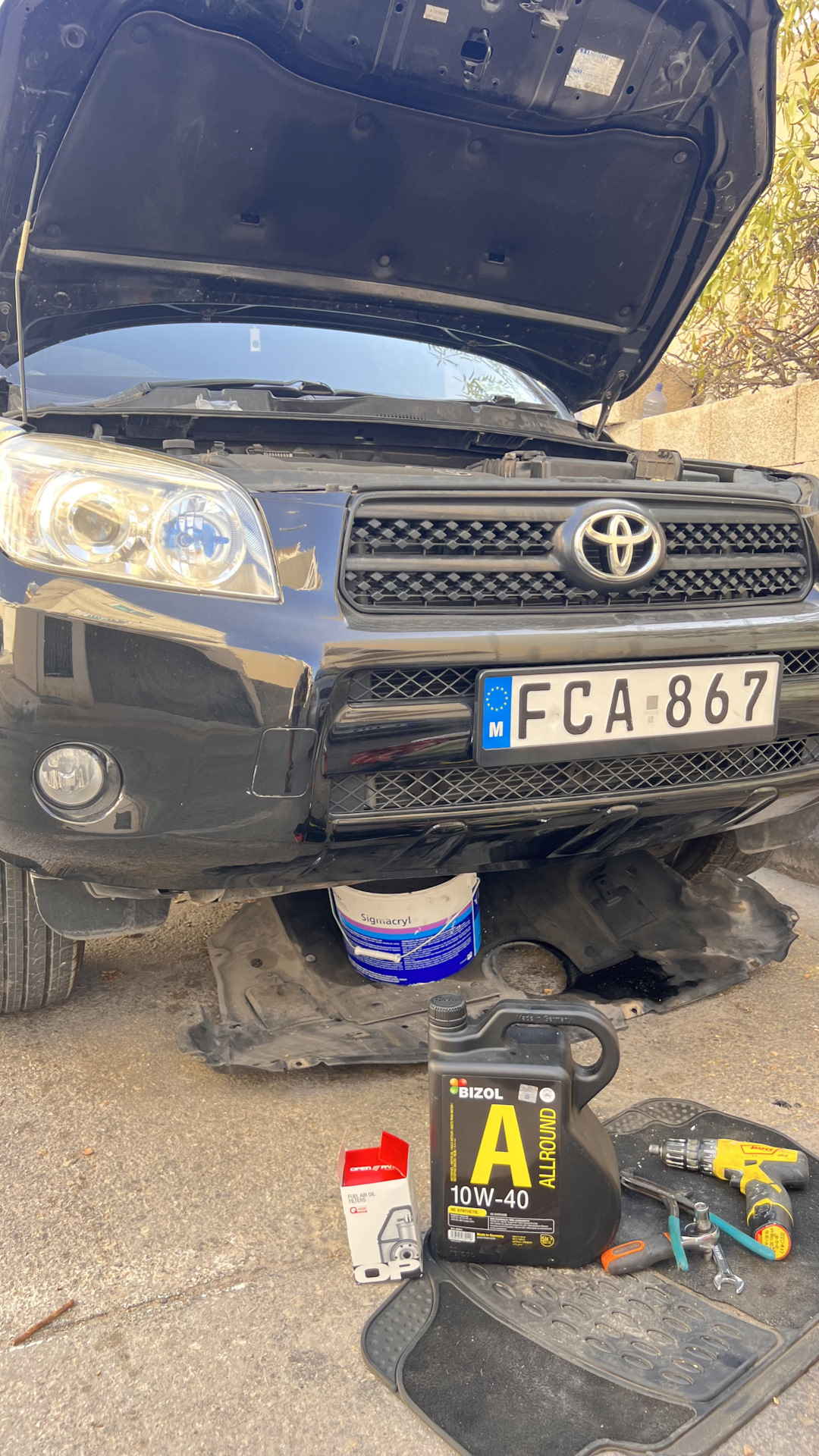 Замена масла в двигателе 🌴 на острове — Toyota RAV4 (III), 2,2 л, 2006 ...