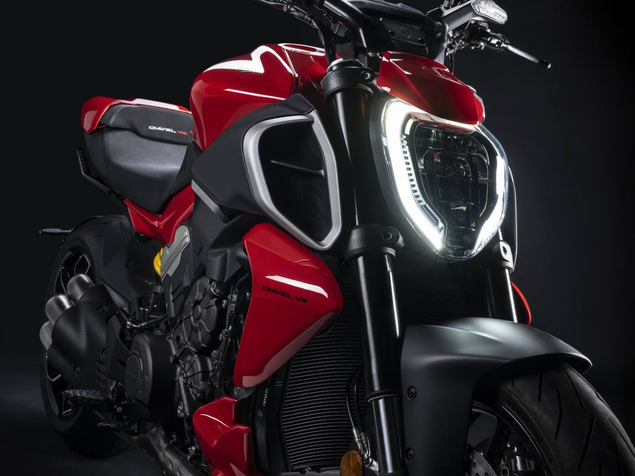 diavel v4