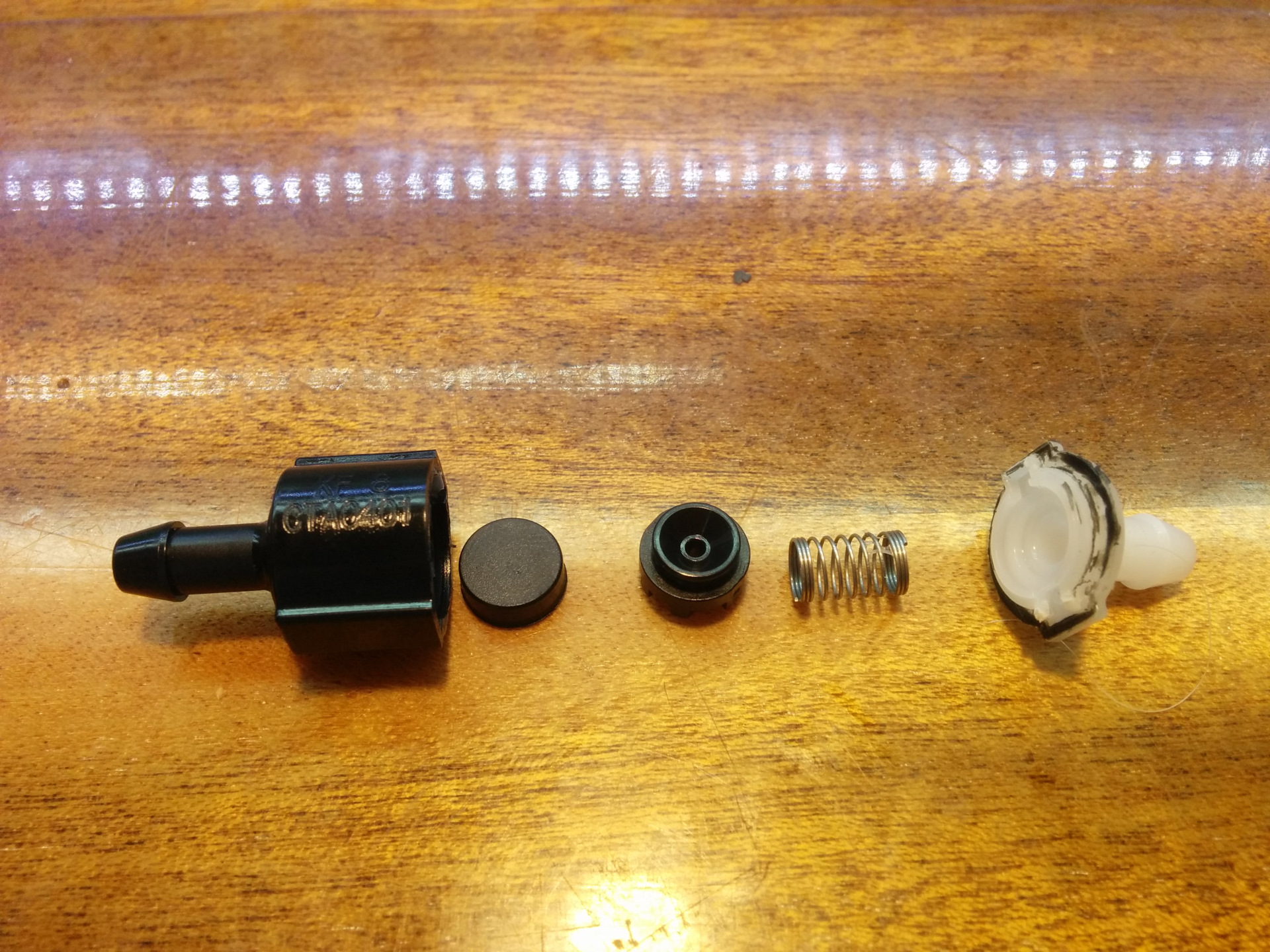 Как слить омывайку из бачка + обратный клапан от аквариума — Ford Focus ...