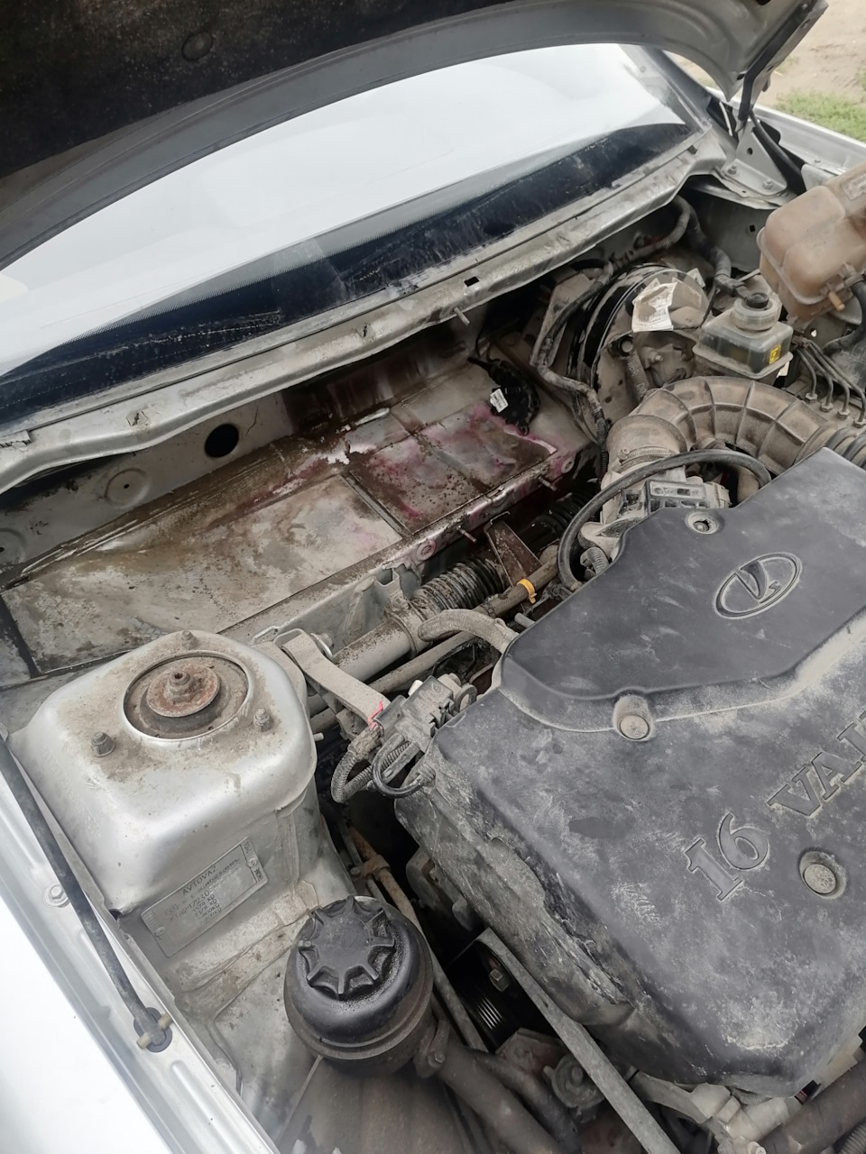 Потёк радиатор отопителя — Lada Приора хэтчбек, 1,6 л, 2014 года ...