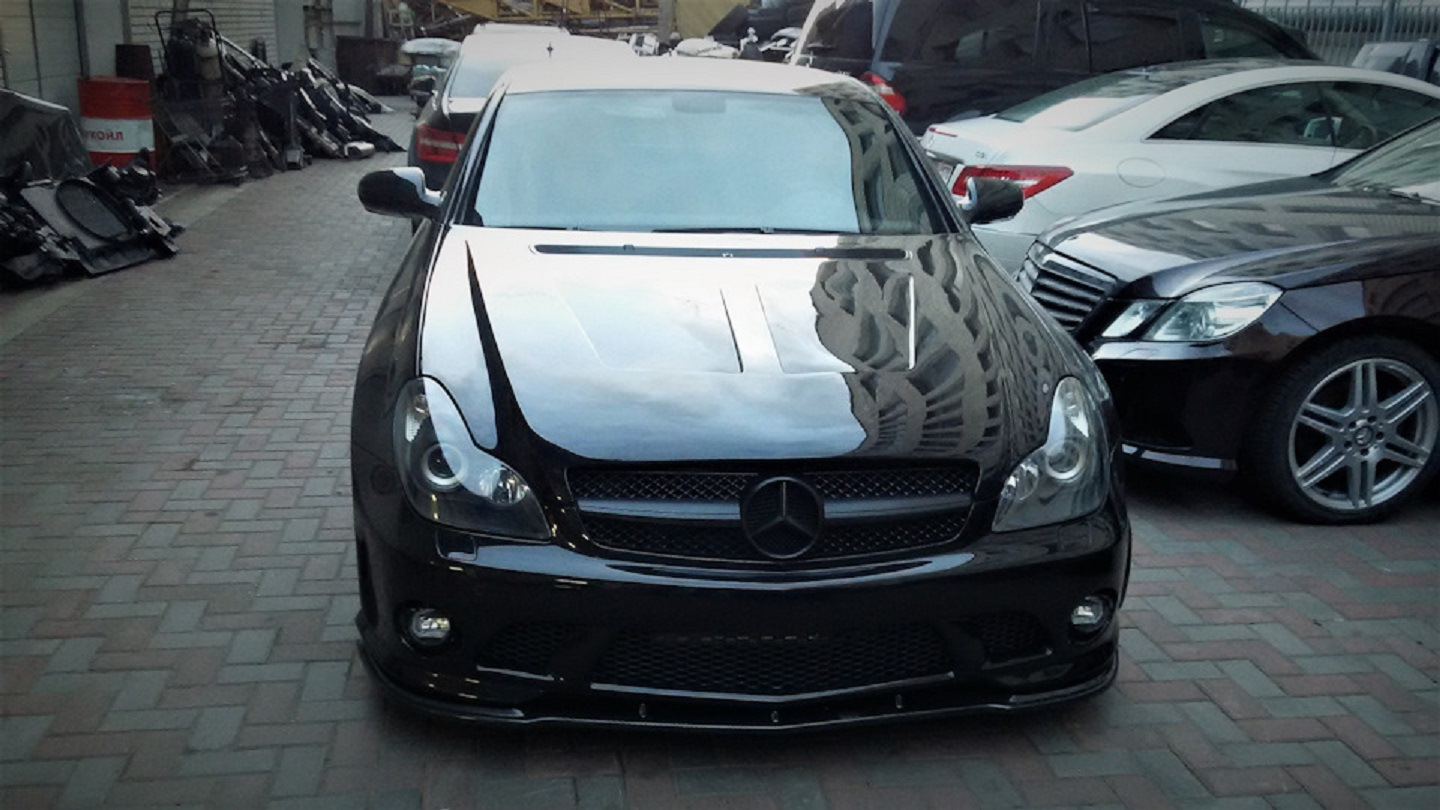 Black Mercedes Benz CLS 219