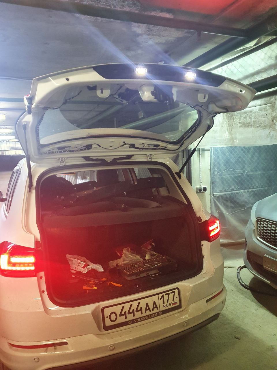 Задние led фонари + подсветка номера — Volkswagen Tiguan (1G), 2 л ...