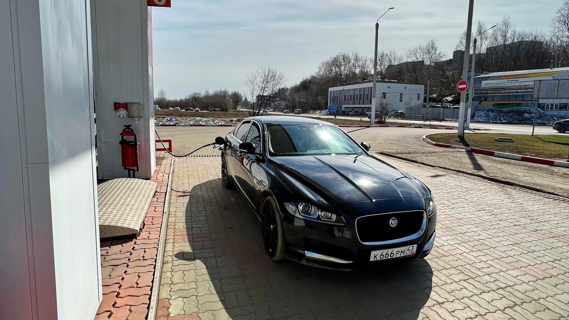 Jaguar XF (2G) 2.0 бензиновый 2018 | BLACK HEARTH на DRIVE2