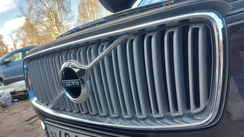 диагональный молдинг решетки — Volvo XC90 (2G)